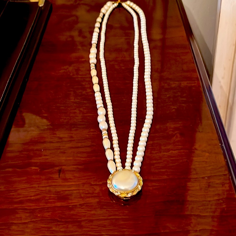 Costume jewelry pearls - Picture 2 of 5